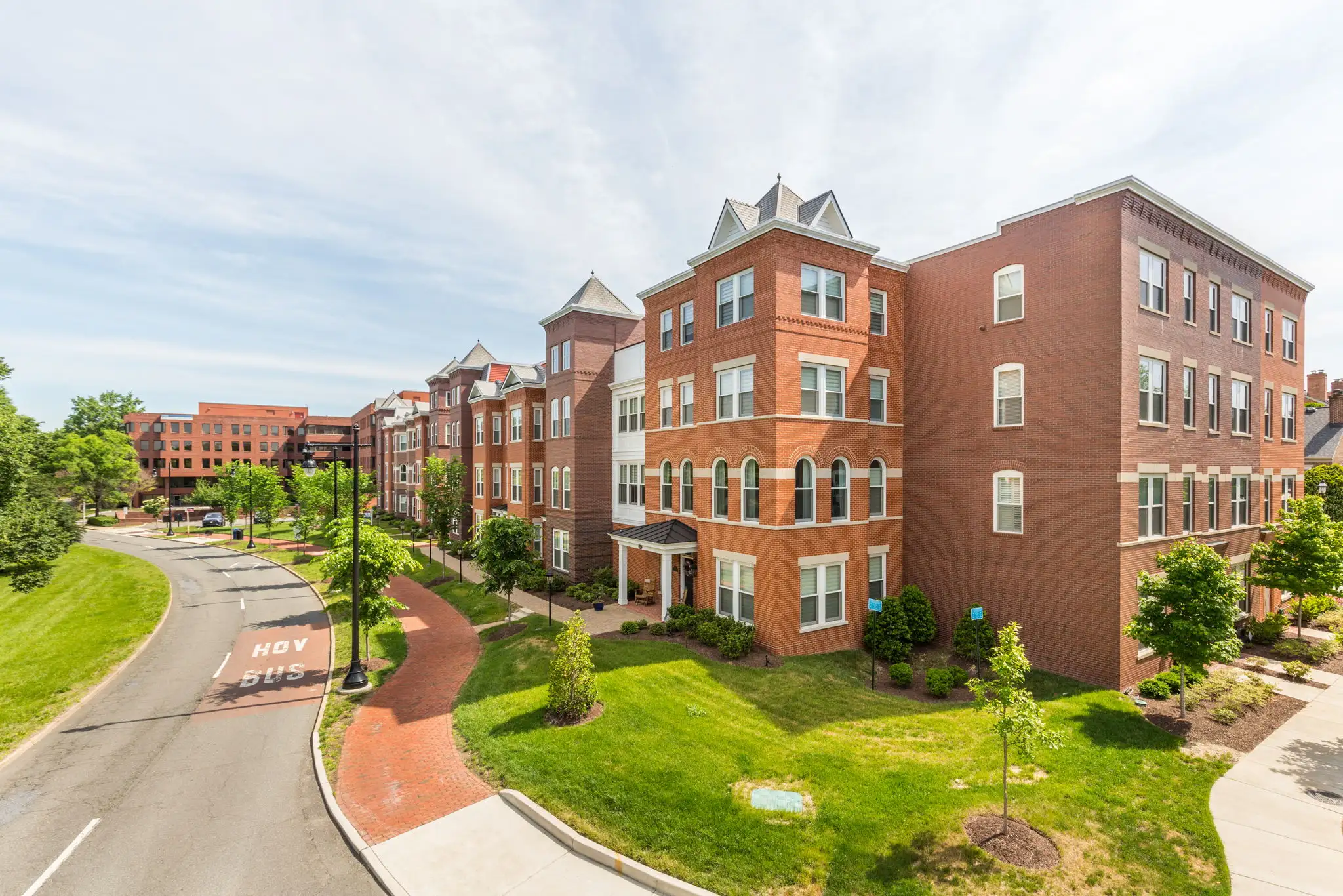 42-web-or-mls-1109 E Abingdon Dr Alexandria VA_042