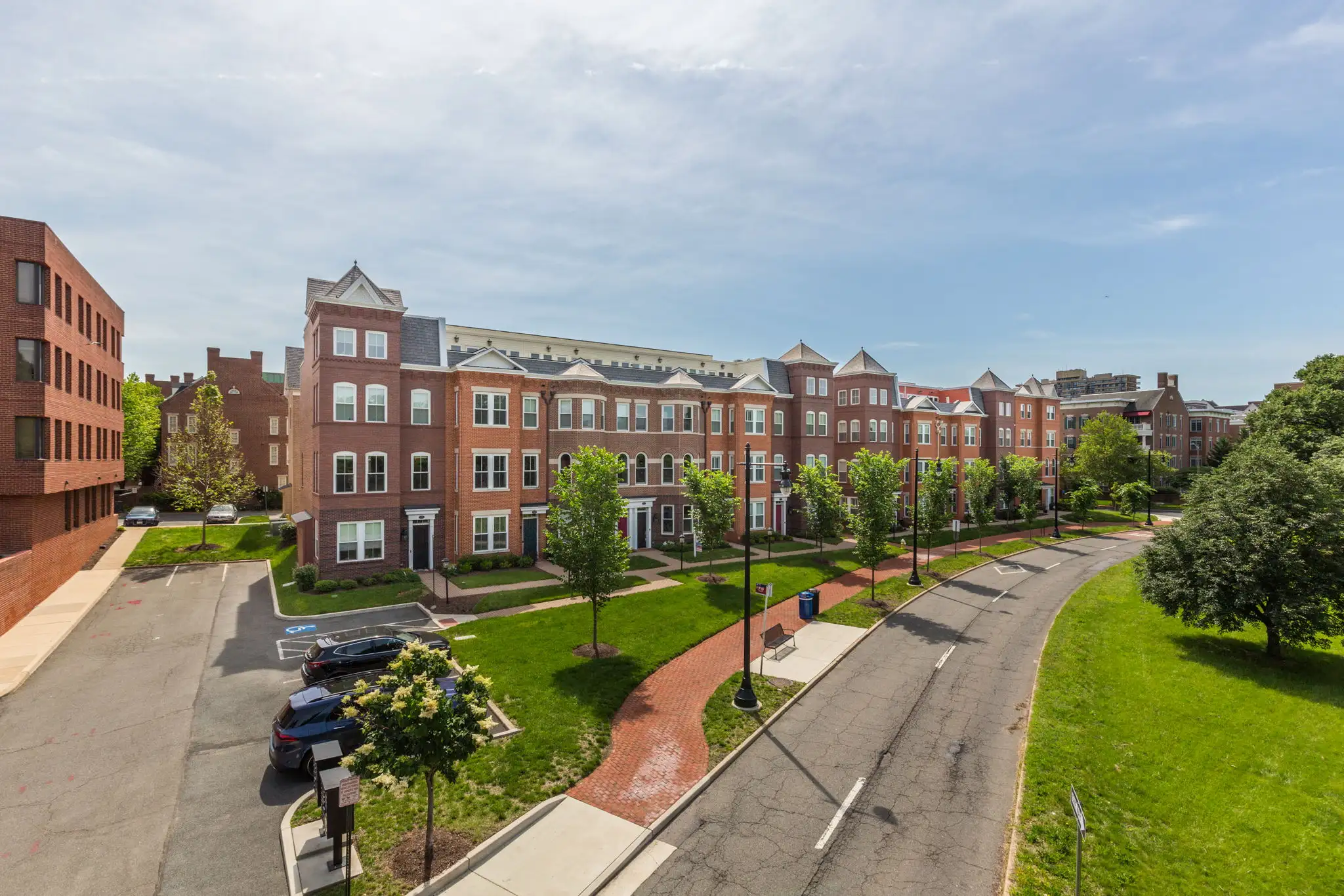 45-web-or-mls-1109 E Abingdon Dr Alexandria VA_045